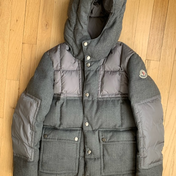 Moncler kids size 12 down Gray Coat - Picture 2 of 13